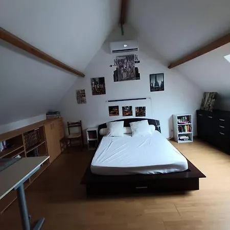 Semesterbostad Maison Atypique Proche Forets Vallees